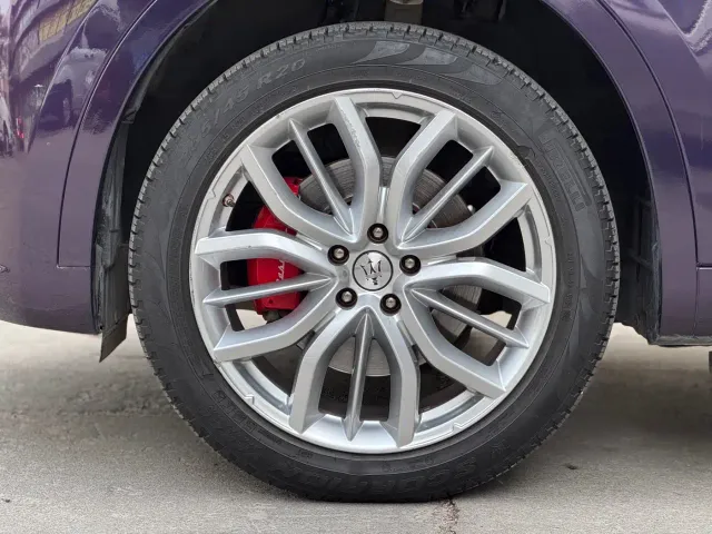 Maserati Levante — Фото автомобиля 24