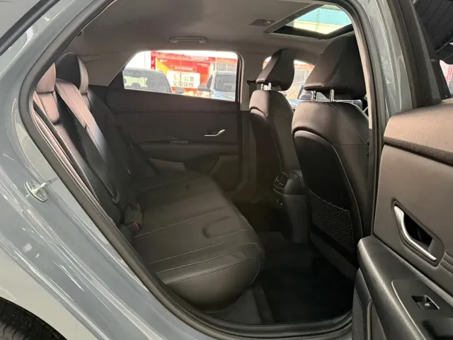 Hyundai Elantra — Фото автомобиля 9