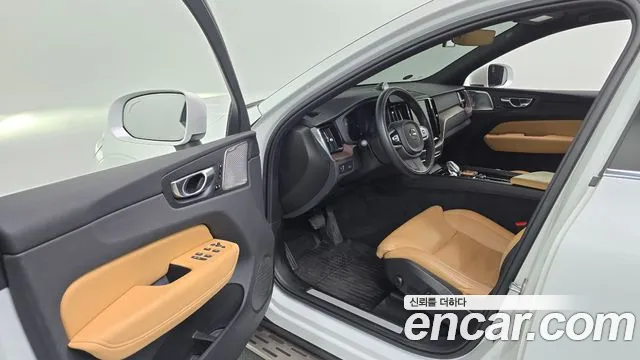 Вольво XC60 — Фото автомобиля 10