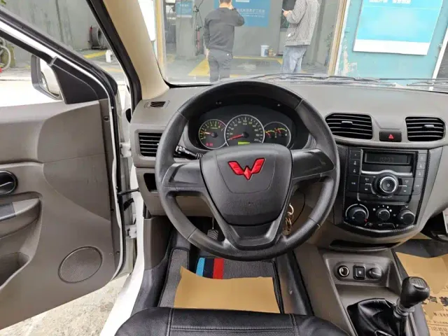Wuling Hongguang — Фото автомобиля 11