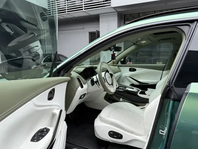 Aston Martin DBX — Фото автомобиля 7