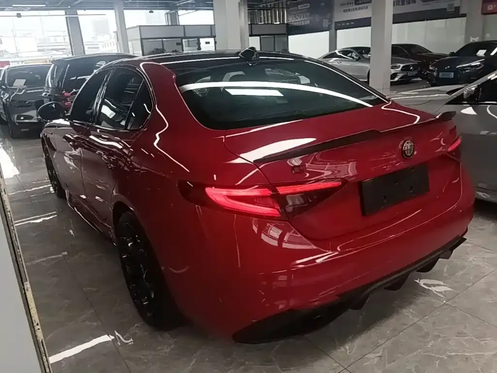 Alfa Romeo Giulia 2021 2.0T 280HP Veloce Ti Racing Edition — Фото автомобиля 4