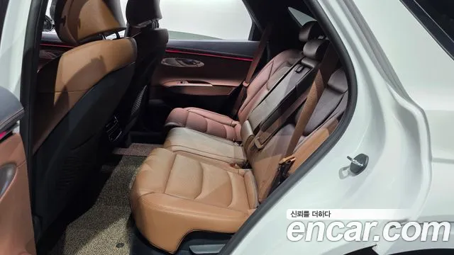 Genesis GV70 — Фото автомобиля 11