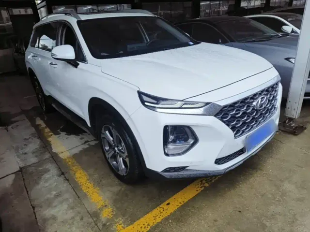 Hyundai Santa Fe — Фото автомобиля 3