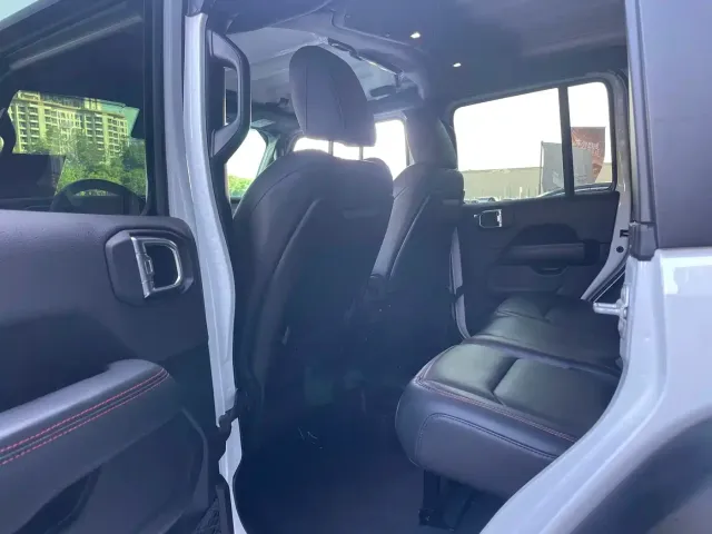 Jeep Wrangler — Фото автомобиля 6