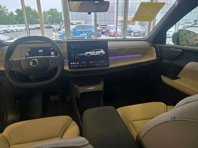 Volvo XC70 Plug-in Hybrid — Фото автомобиля 12