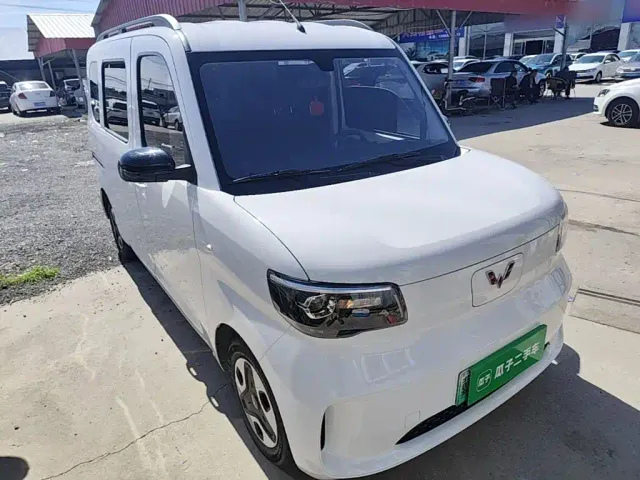 Wuling Zhiguang NEV — Фото автомобиля 3