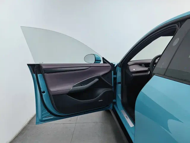 Xiaomi SU7 — Фото автомобиля 8