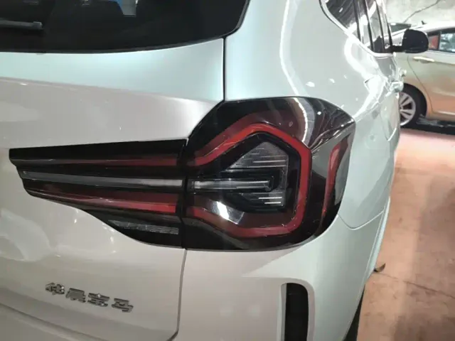 BMW iX3 — Фото автомобиля 7