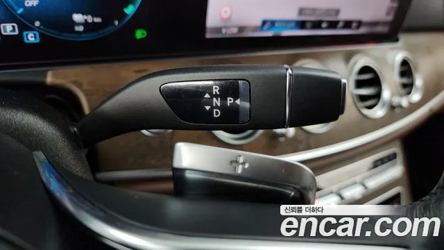 Mercedes-Benz E-Class — Фото автомобиля 9