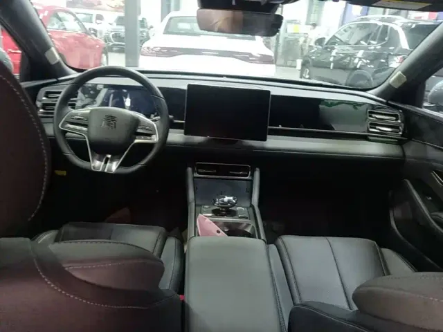BYD Qin L — Фото автомобиля 9