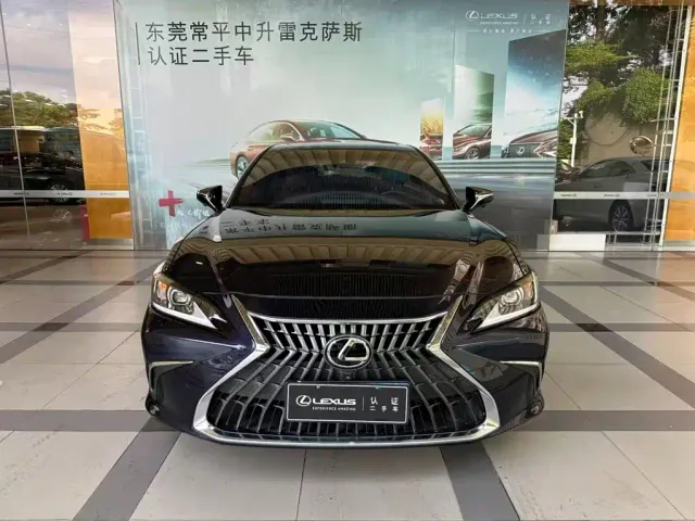 Lexus ES — Фото автомобиля 12
