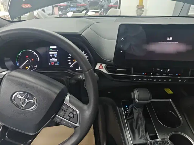 Toyota Sienna — Фото автомобиля 9
