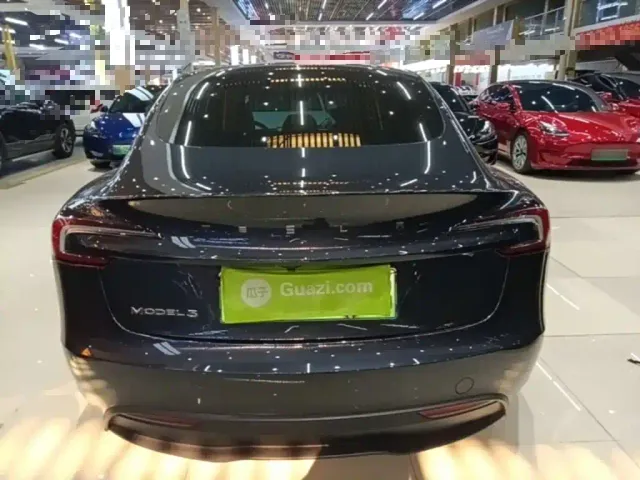 Tesla Model 3 — Фото автомобиля 5