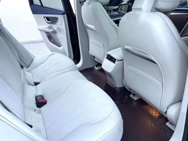 Mercedes-Benz EQE SUV — Фото автомобиля 12