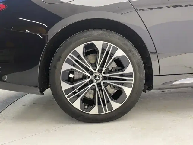 Mercedes-Benz E-Class — Фото автомобиля 11