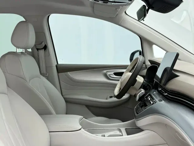 Roewe iMAX8 — Фото автомобиля 20