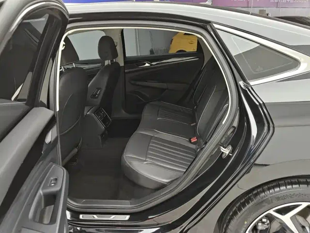 Volkswagen Passat — Фото автомобиля 11