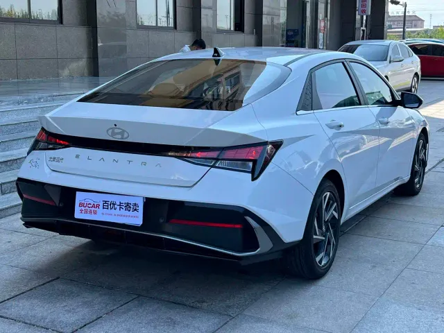 Hyundai Elantra — Фото автомобиля 4