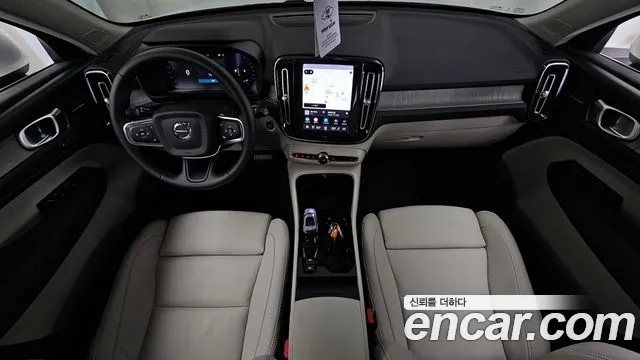 Volvo XC40 — Фото автомобиля 10