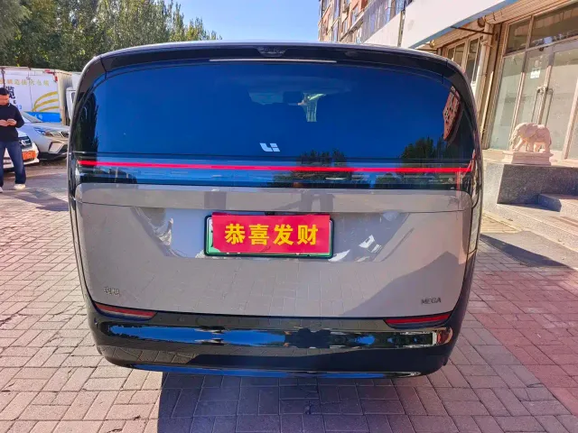 Li Auto MEGA — Фото автомобиля 6