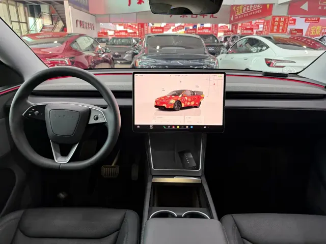 Tesla Model Y — Фото автомобиля 8