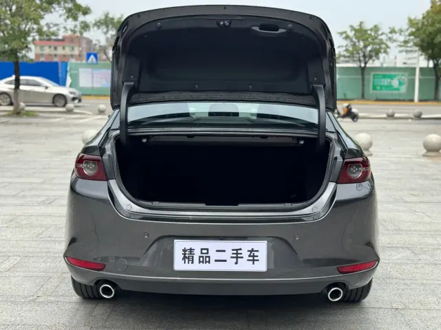 Mazda Axela — Фото автомобиля 22