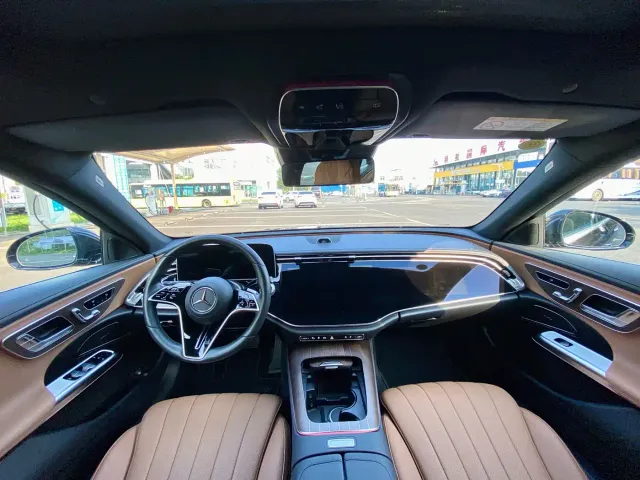 Mercedes-Benz E-Class — Фото автомобиля 8