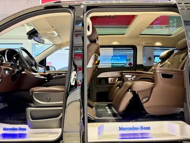 Mercedes-Benz V-Class — Фото автомобиля 10