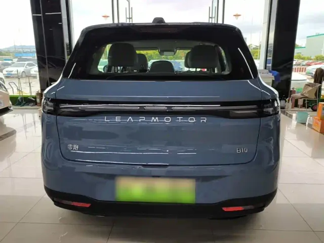 Leapmotor B10 — Фото автомобиля 5