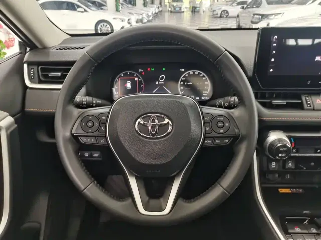 Toyota RAV4 — Фото автомобиля 2