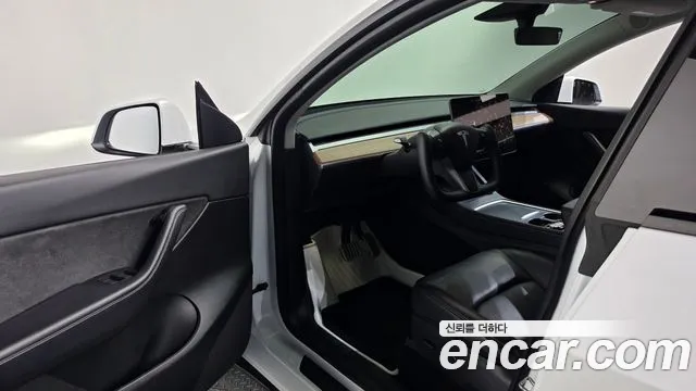 Tesla Model Y — Фото автомобиля 10