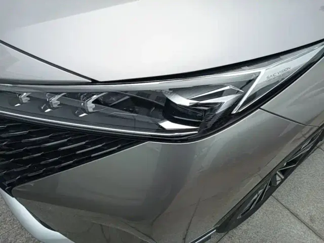 Roewe RX5 — Фото автомобиля 23