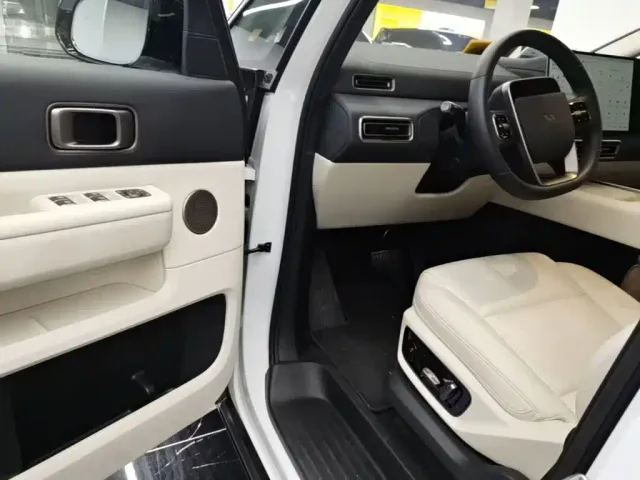 Li Auto MEGA — Фото автомобиля 15