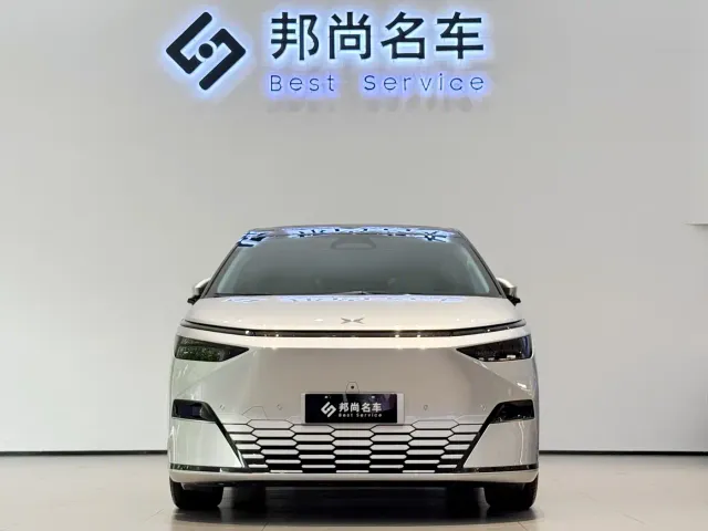 Xpeng X9 — Фото автомобиля 4