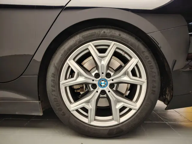 BMW i3 — Фото автомобиля 16
