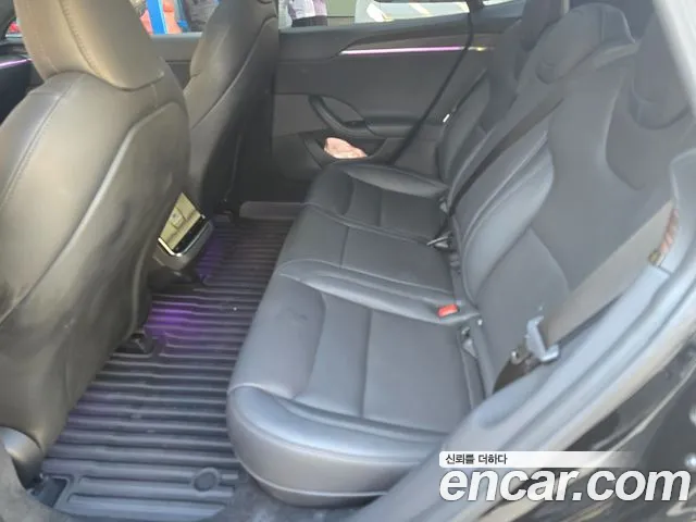 Tesla Model S — Фото автомобиля 11