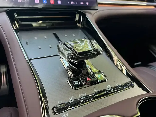 Denza Denza Z9GT 2024 Model 1100 AWD Pro Edition — Фото автомобиля 6
