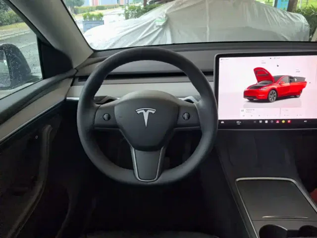 Tesla Model Y — Фото автомобиля 10