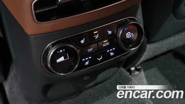 Genesis GV70 2.5T Бензин AWD — Фото автомобиля 25