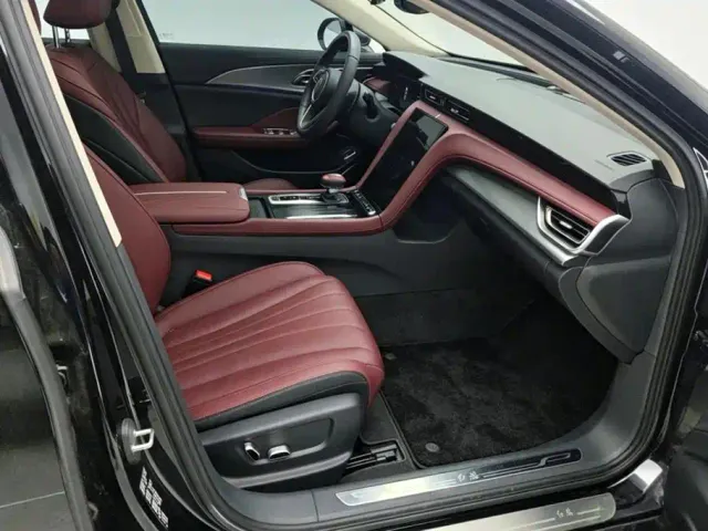 Hongqi H5 — Фото автомобиля 8