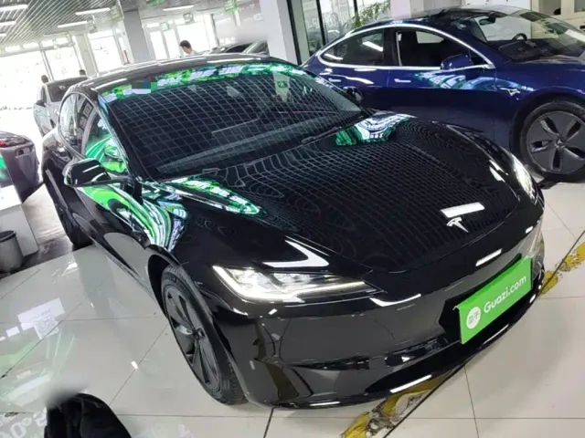 Tesla Model 3 — Фото автомобиля 3