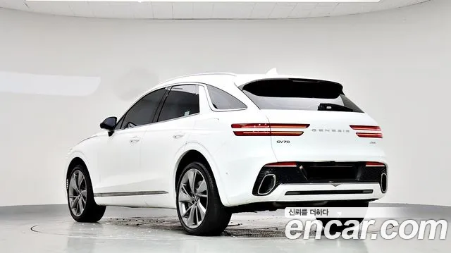 Genesis GV70 — Фото автомобиля 4