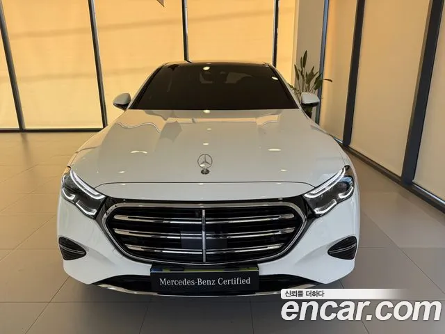 Mercedes-Benz E-Class — Фото автомобиля 3