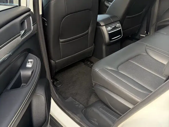 Roewe RX8 — Фото автомобиля 9