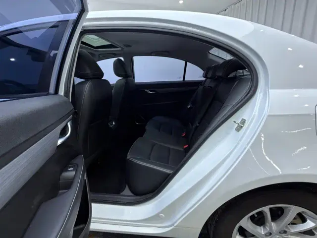 Geely Emgrand — Фото автомобиля 12