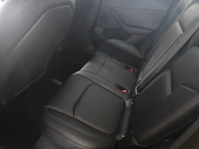 Tesla Model Y — Фото автомобиля 16