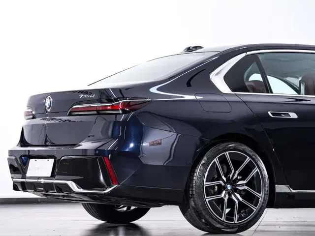 BMW 7 Series — Фото автомобиля 9