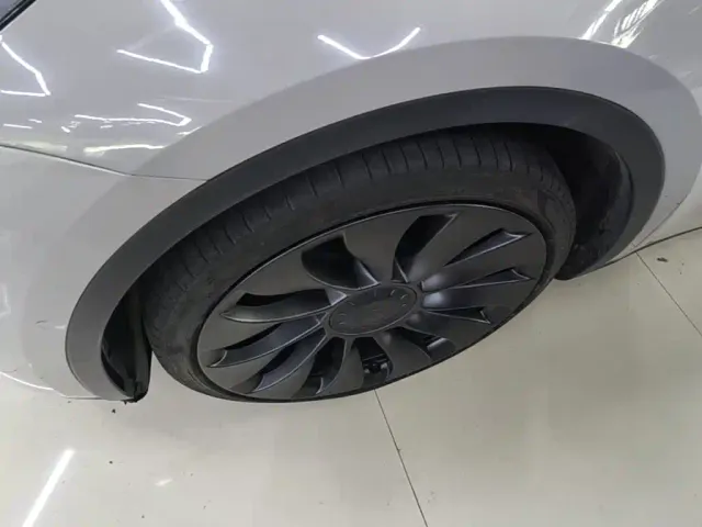 Tesla Model Y — Фото автомобиля 22