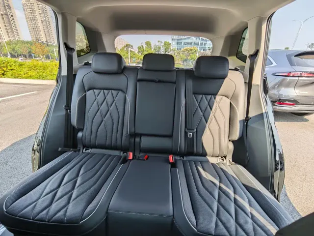 Volkswagen Tiguan L — Фото автомобиля 9